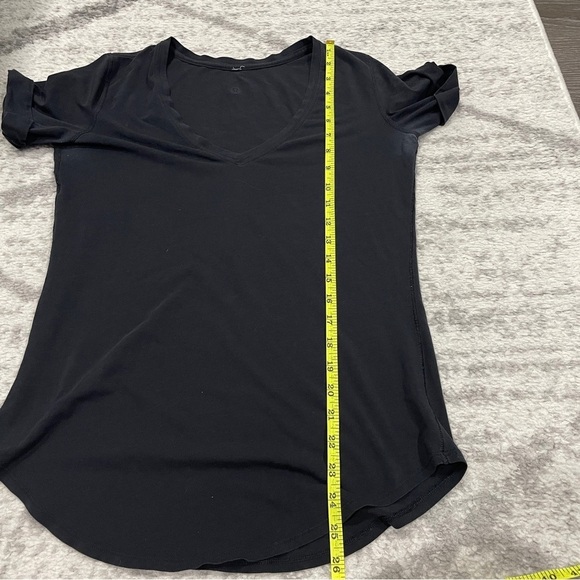 Lululemon Black Cuffed Sleeves Short Sleeve Shirt - Picture 9 of 10